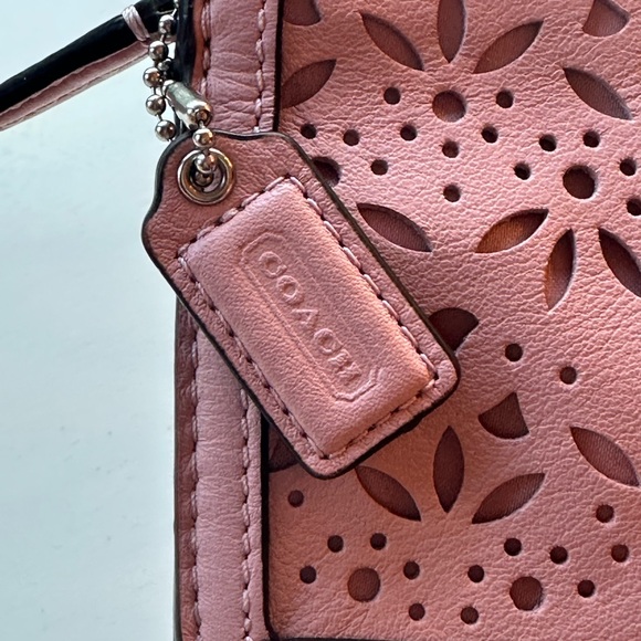 New Coach Taylor Eyelet Leather Zip Clutch - Picture 3 of 16